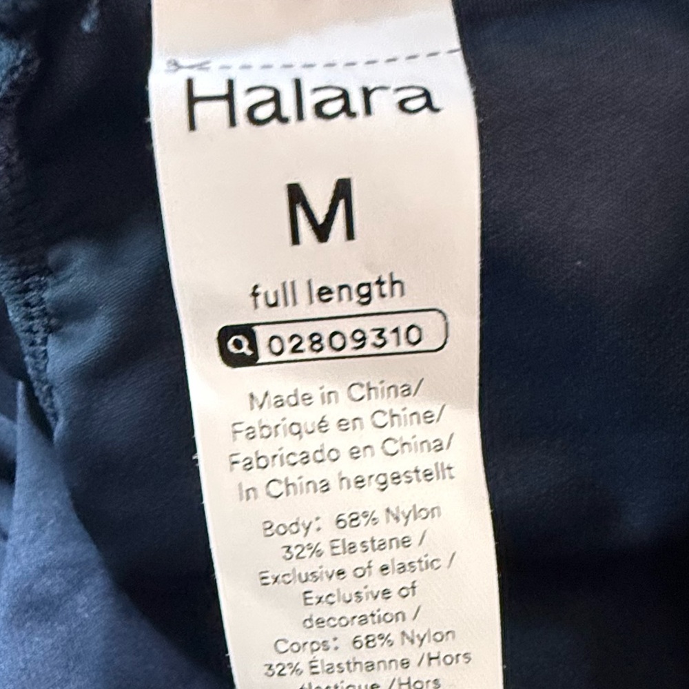 HALARA Navy High-Waist Scrunch Back Leggings with Side Pockets - Picture 7 of 7